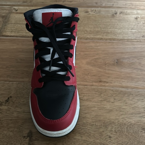 Jordan 1 mid Chicago black toe - Picture 2 of 5